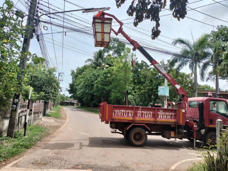 กองช่าง เทศบาลตำบลพันนา ออกซ่อมแซมไฟฟ้าส่องสว่างบ้านพันนาทั้ง 3 หมู่