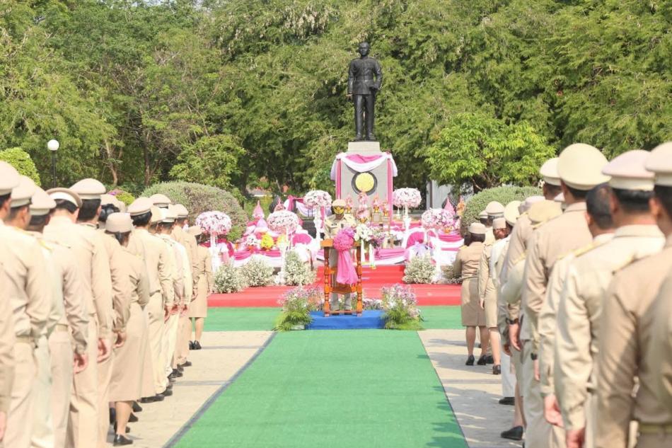 นายไกรทอง นามกาสา ปลัดเทศบาลตำบลพันนา และนายชัยยา ไชยรบ รองปลัดเทศบาล เป็นตัวแทนร่วมถวายเครื่องราชสักการะพระบาทสมเด็จพระจุลจอมเกล้าเจ้าอยู่หัว รัชกาลที่ 5