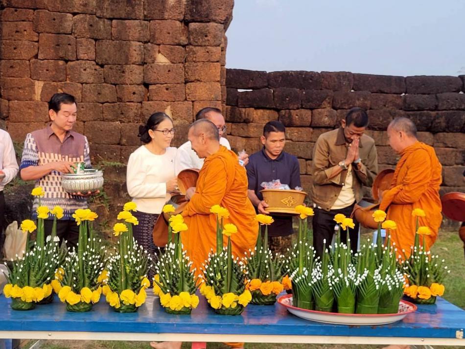 นายสนั่น. ชินมา นายกเทมนตรีตำบลพันนา พร้อมคณะผู้บริหาร พนักงานเทศบาล